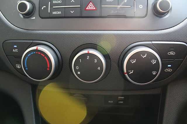 Hyundai i10 Play 1.0 MPI